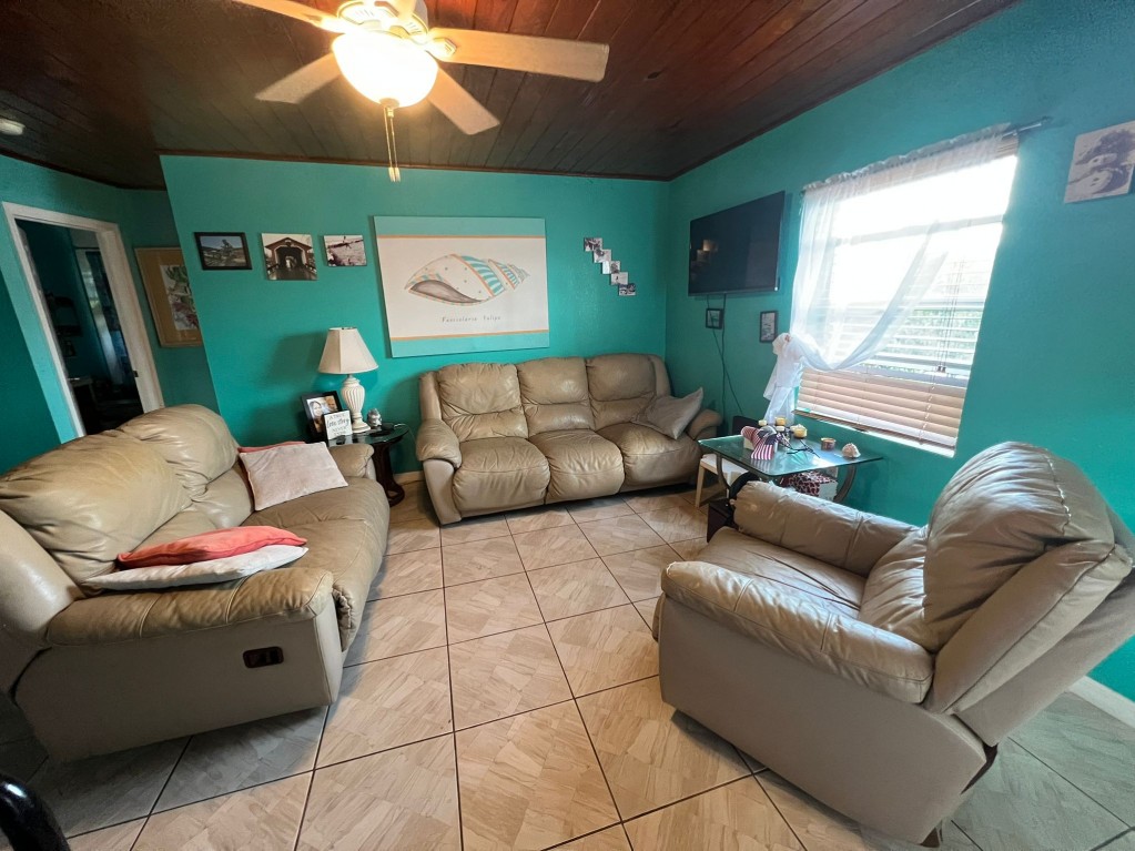 SEAFARERS ~ CAYMAN BRAC CONDO