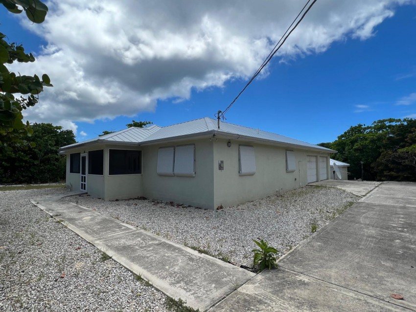 Stake Bay Home viewing lisitng Cayman Brac and Little Cayman Real