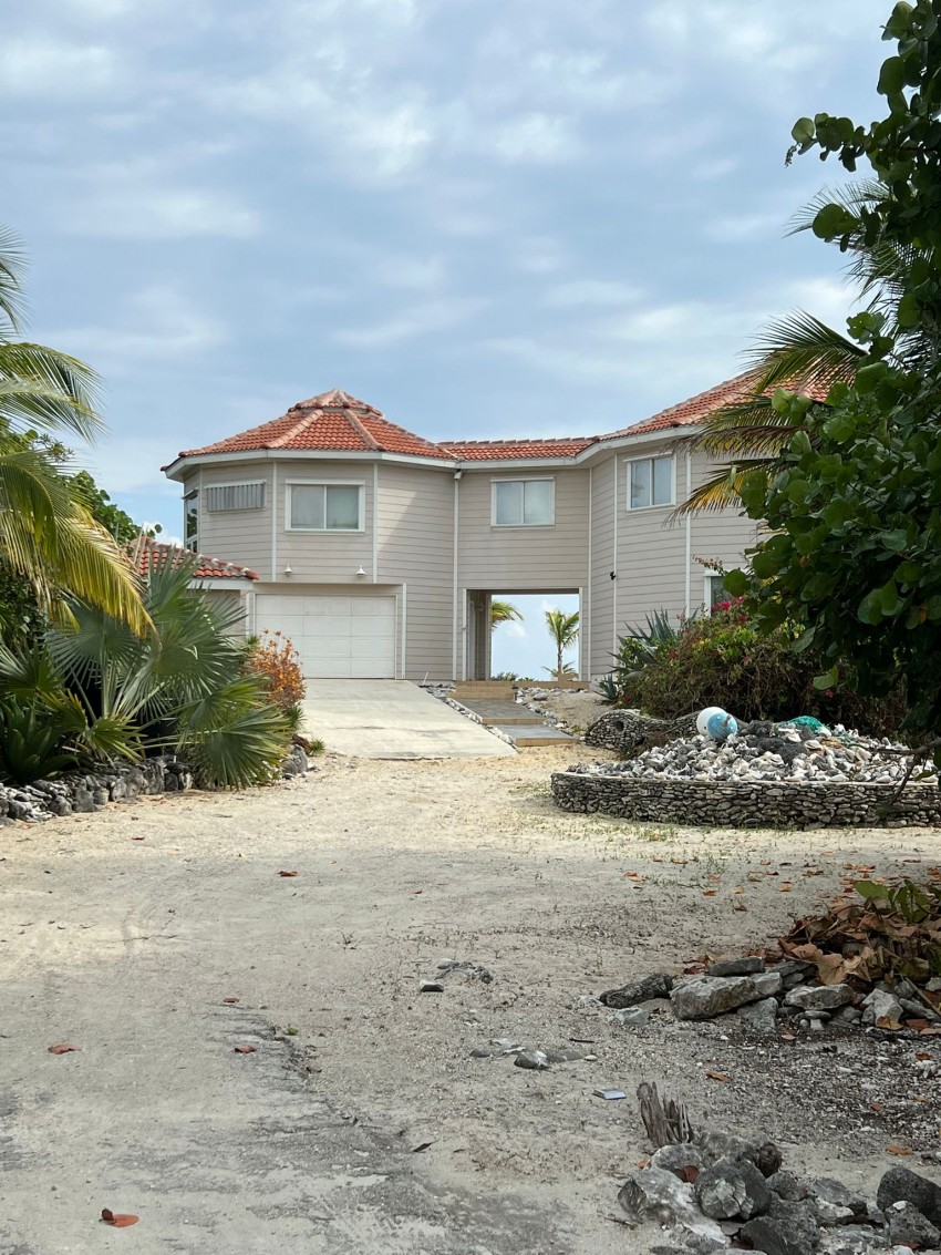 Large Waterfront Home ~ Southside Cayman Brac - Image 15